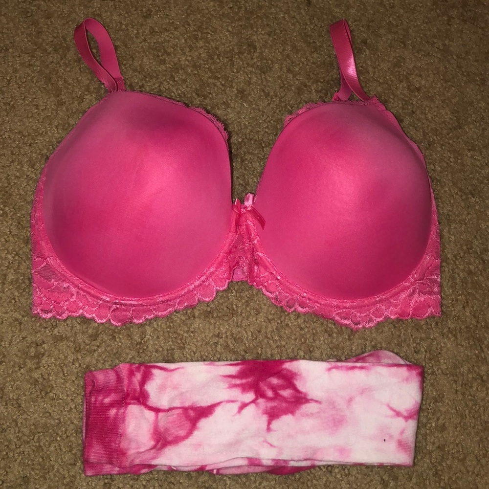 DELTA BURKE BRA/KNEE HIGH SOCKS BUNDLE